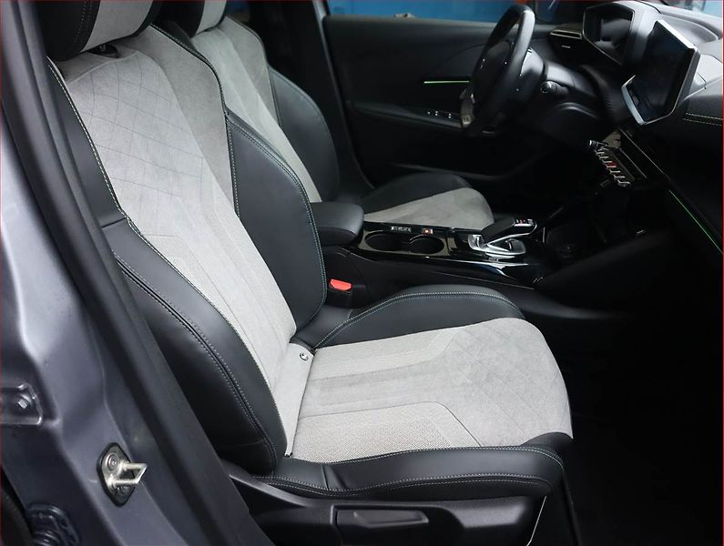Peugeot 208 (2020) GT 50 kWh, SoH 92%, Automat - fotka 9 z 26