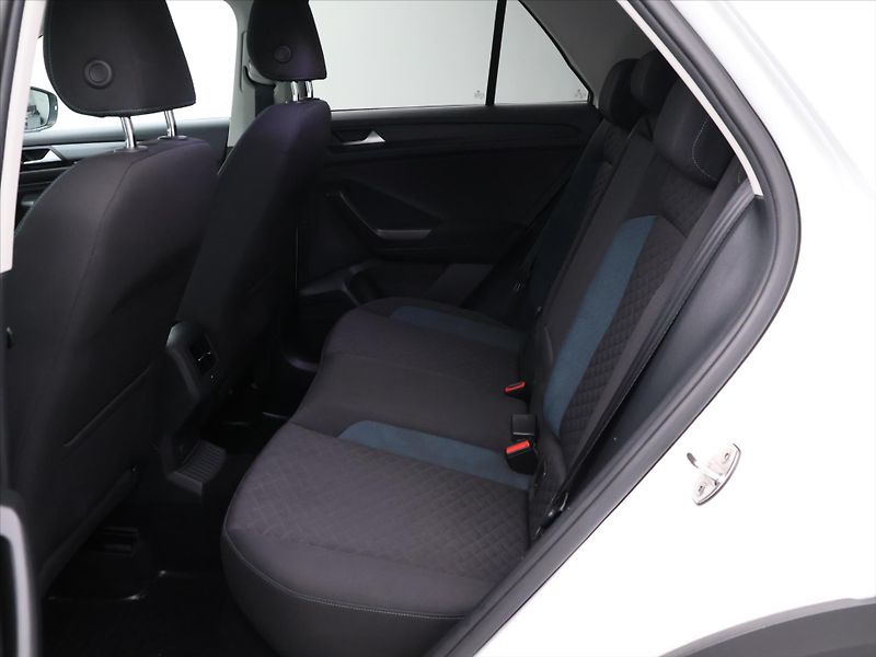 Volkswagen T-Roc 1,0 TSI Style Virtual 1.Maj. - fotka 13 z 30