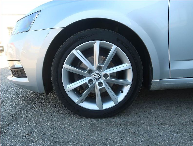 Škoda Octavia (2017) 1.6 TDI, Tempomat - fotka 14 z 17