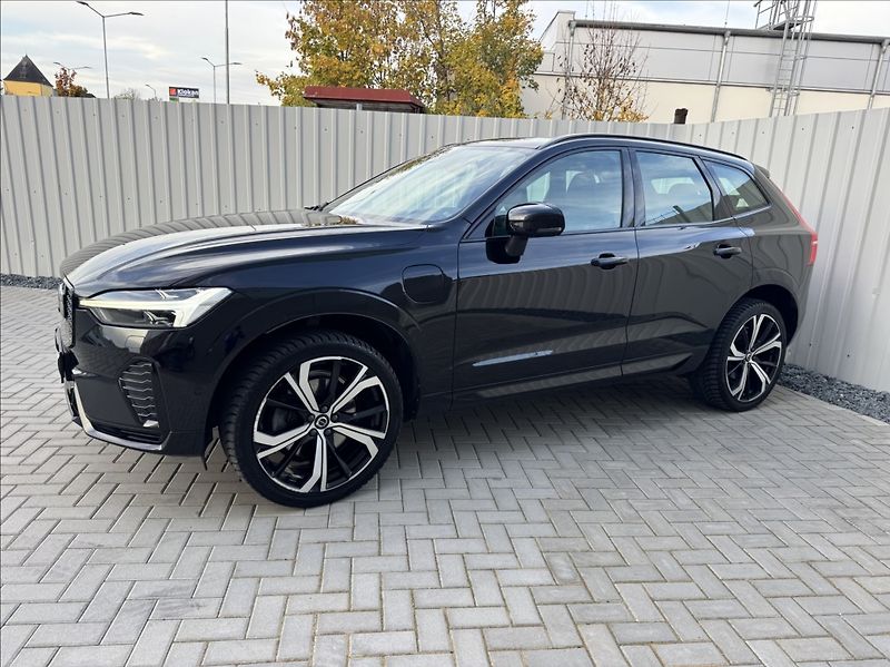 Volvo XC60 2,0 T8 AWD Recharge Plus Dark - fotka 3 z 50