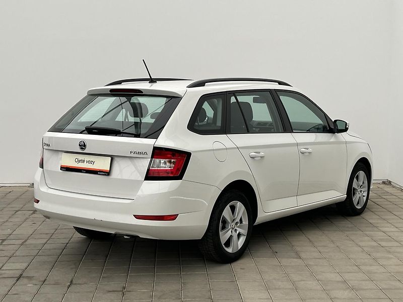 Škoda Fabia 1.0 TSI Ambition - fotka 2 z 24