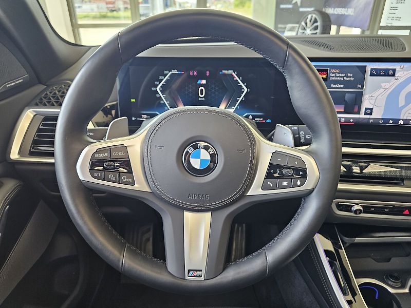BMW X5 xDrive 30d - fotka 24 z 36