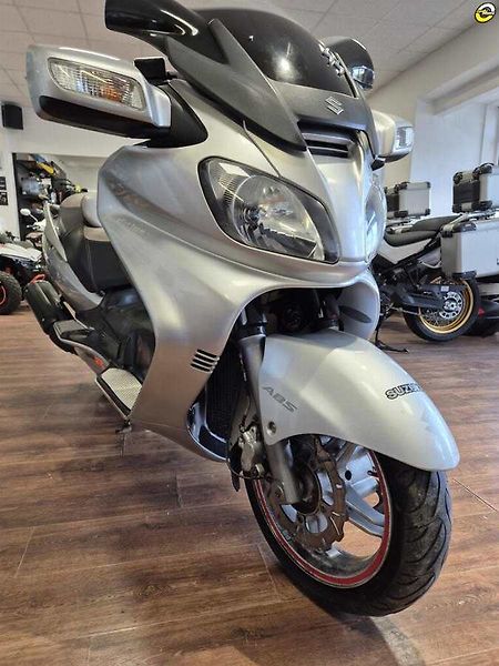 Suzuki Burgman 650 Executive (2005) - fotka 11 z 20