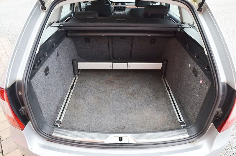 Škoda Superb (2011) 2.0 TDi 103kW AMBITION - fotka 27 z 31