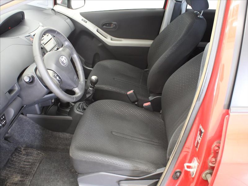 Toyota Yaris 1,3 i 73kW 2.maj.ČR STK - fotka 6 z 16