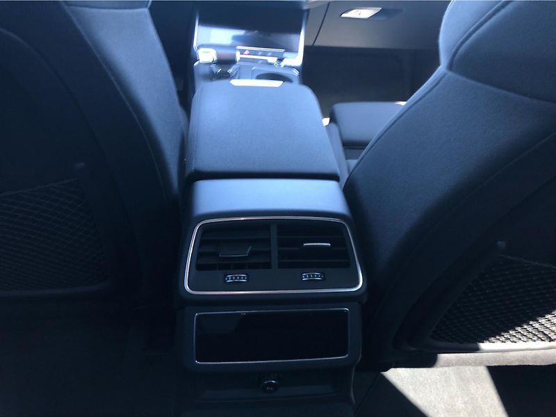 Audi A6 Avant 40 TDI - fotka 23 z 30