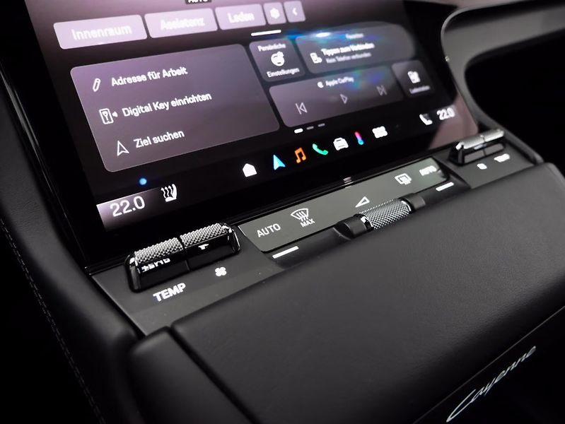 Porsche Cayenne Electric 360 HuD Display spol. - fotka 20 z 24