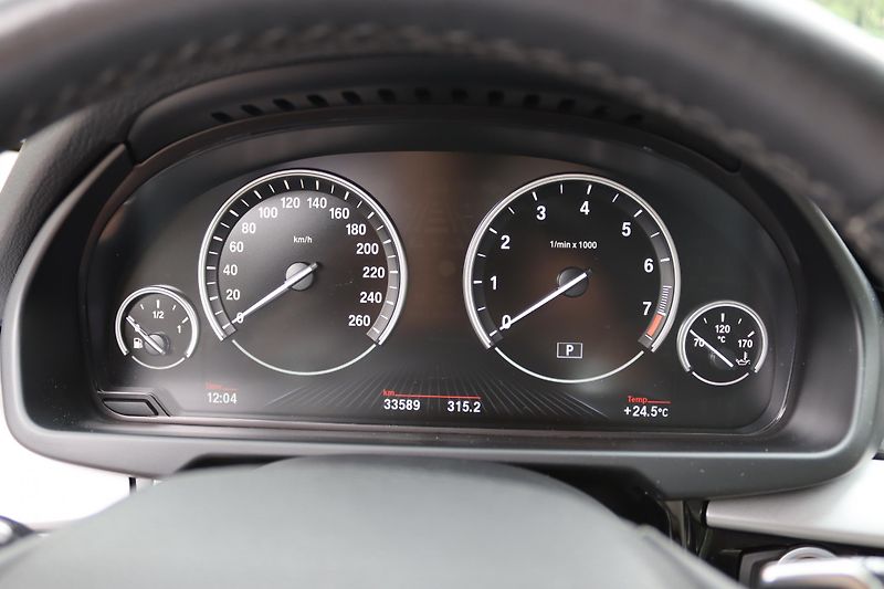 BMW X5 XDRIVE 40e F15 230kW DPH - fotka 21 z 48