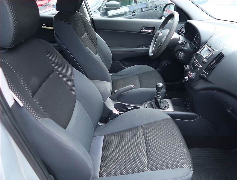 Hyundai i30 (2010) 1.6 CRDi, Serv.kniha, po STK - fotka 9 z 14