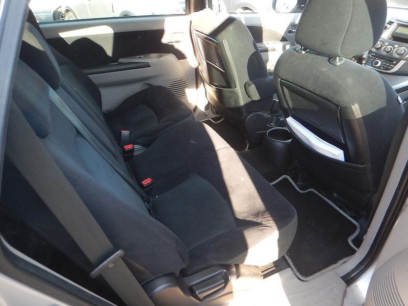 Mitsubishi Grandis 2.0 DI-D, KLIMA, 7 MÍST - fotka 12 z 26