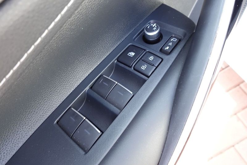Toyota Corolla 1.8HEV CVT  Comfort Style Tech - fotka 10 z 31