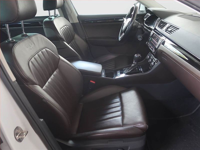 Škoda Superb (2015) 2.0 TDI, Automat, Kůže, Navi - fotka 9 z 18