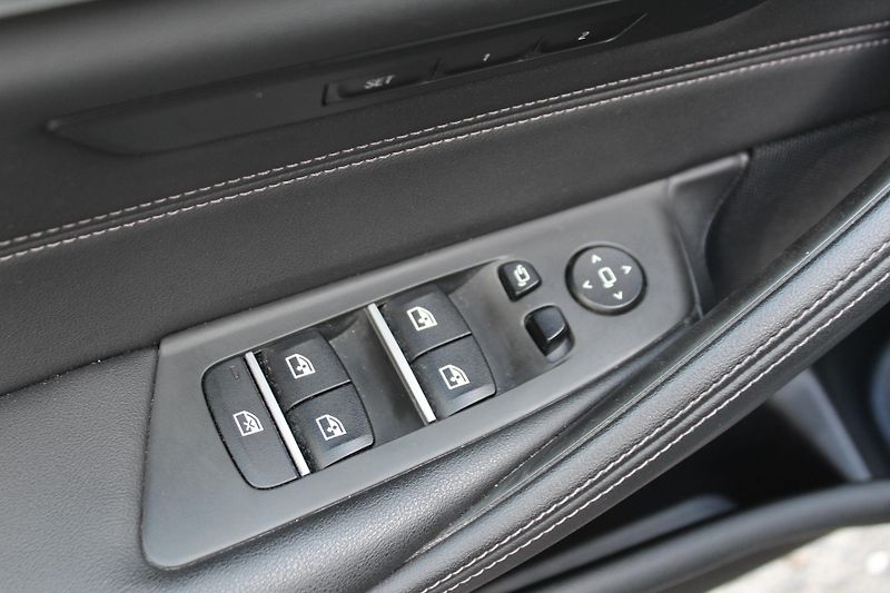 BMW Řada 5 540i xDrive - fotka 11 z 28