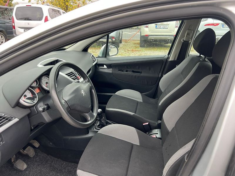 Peugeot 207 1.4 16V - fotka 5 z 14
