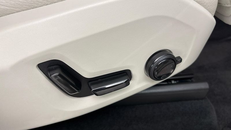 Volvo XC90 2.0 B5 AUT AWD Plus Bright - fotka 22 z 30