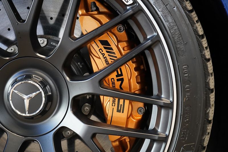 Mercedes-Benz Třídy C (2022) 63s*AMG*CERAMIC*HUD*CARBON*360 - fotka 13 z 44