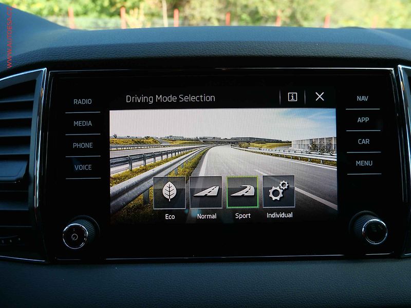 Škoda Karoq (2019) 2.0 TDi, 1.maj,ČR, Style, TZ - fotka 17 z 29
