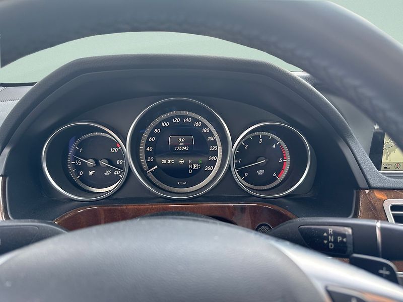 Mercedes-Benz Třídy E 350 BlueTec 4MATIC - fotka 10 z 19
