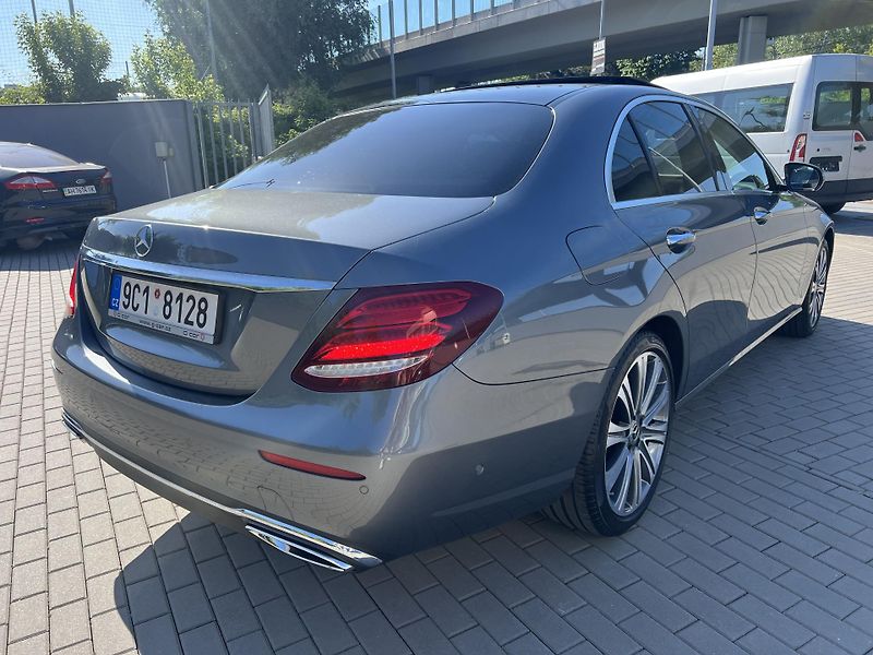 Mercedes-Benz Třídy E 400d 4 Matic vzduch plná výbav - fotka 4 z 29