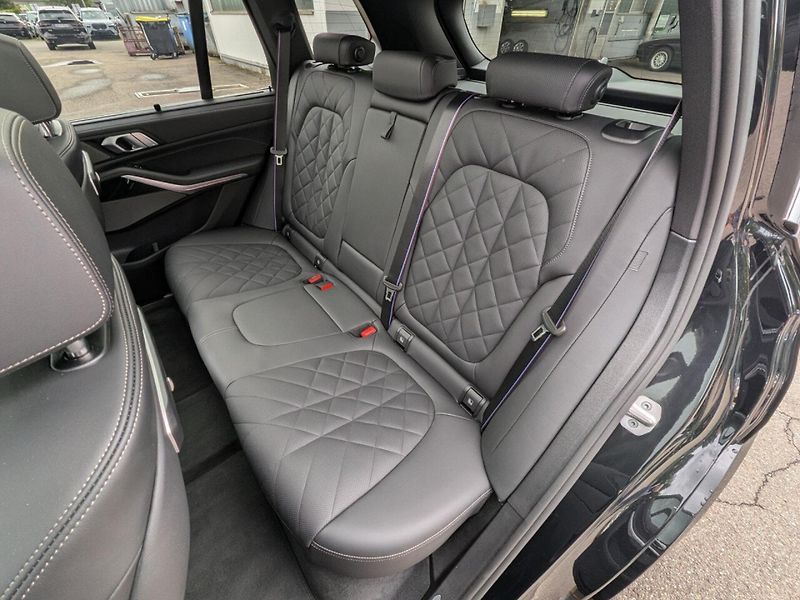 BMW X5 xDrive40i M-Sport Pro Venti - fotka 14 z 14