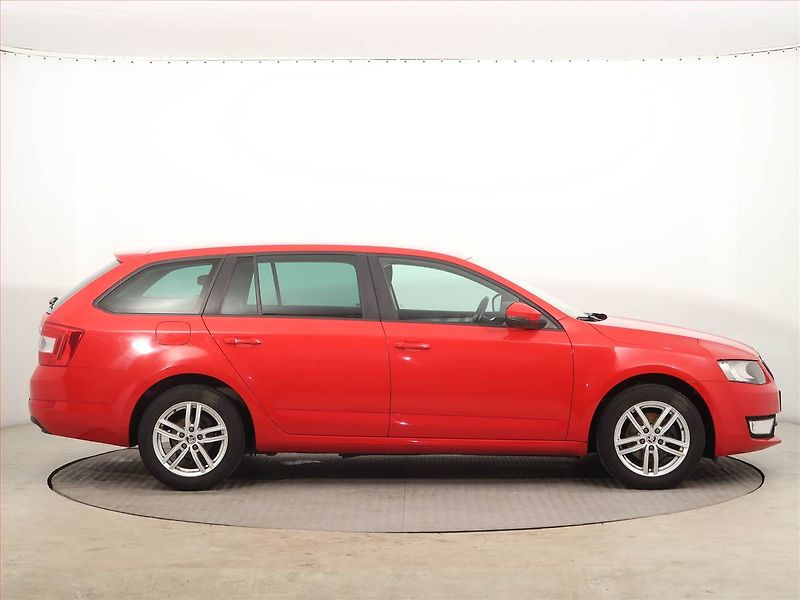 Škoda Octavia (2015) Ambition 2.0 TDI, Tempomat - fotka 6 z 14
