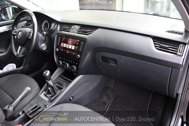 Škoda Octavia 2.0TDi STYLE EXTRA TAŽNÉ - fotka 14 z 47