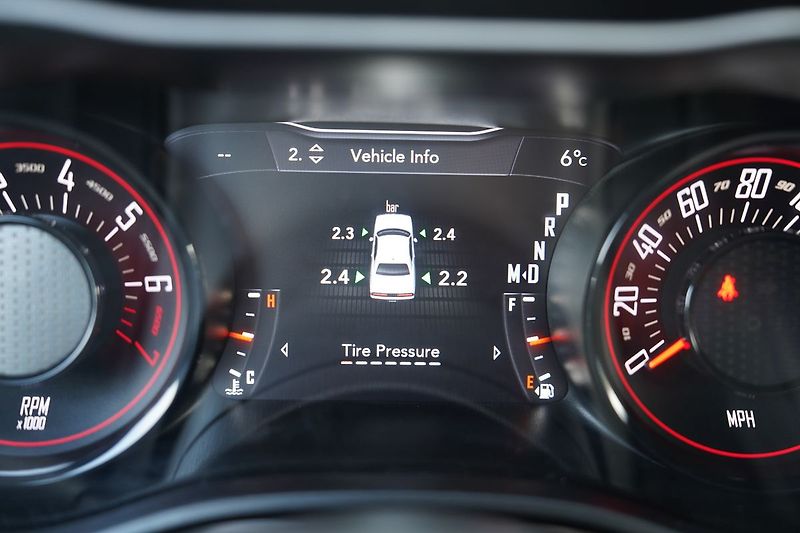 Dodge Challenger 3.6 V6 automat,/kůže/xenony - fotka 28 z 37