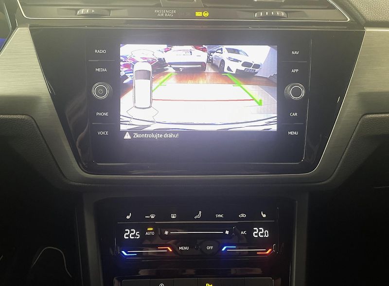 Volkswagen Touran 2,0TDi Comfortline, ČR, 1.MAJ - fotka 20 z 30