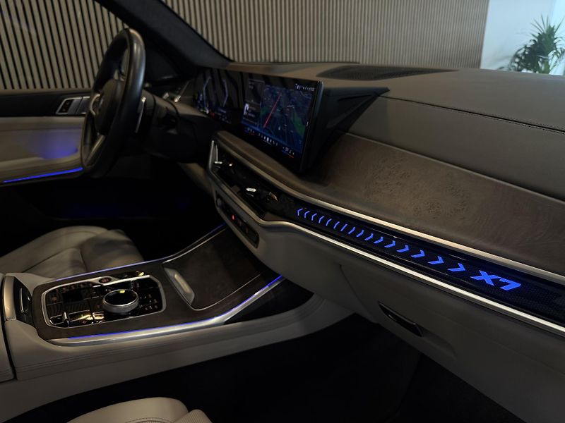 BMW X7 40d M Tažné Masáž Pano Záruka - fotka 24 z 48