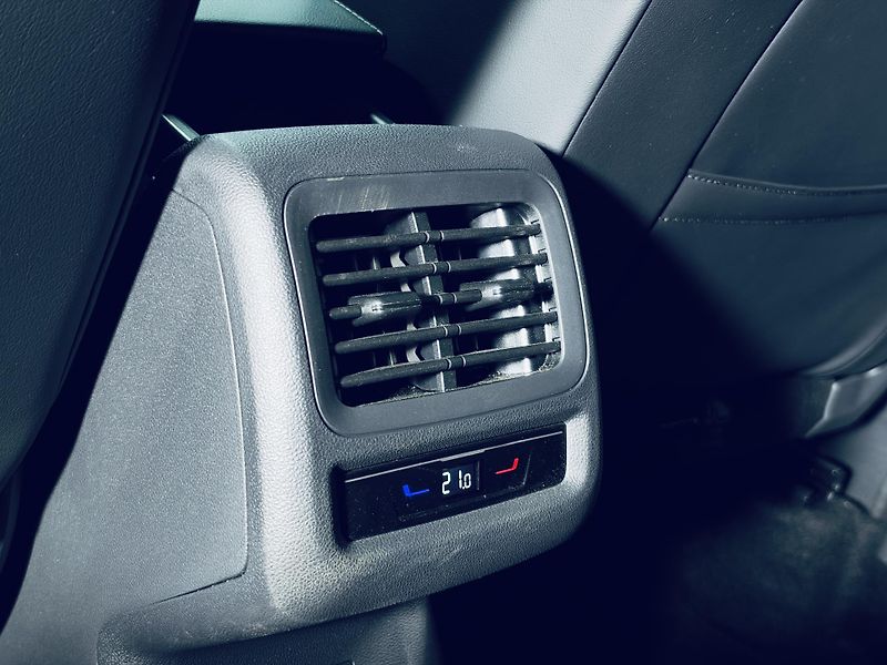 Volkswagen T-Roc (2026) 1.5eTSI*R-LINE*IQ*KEYLESS*ACC* - fotka 30 z 34