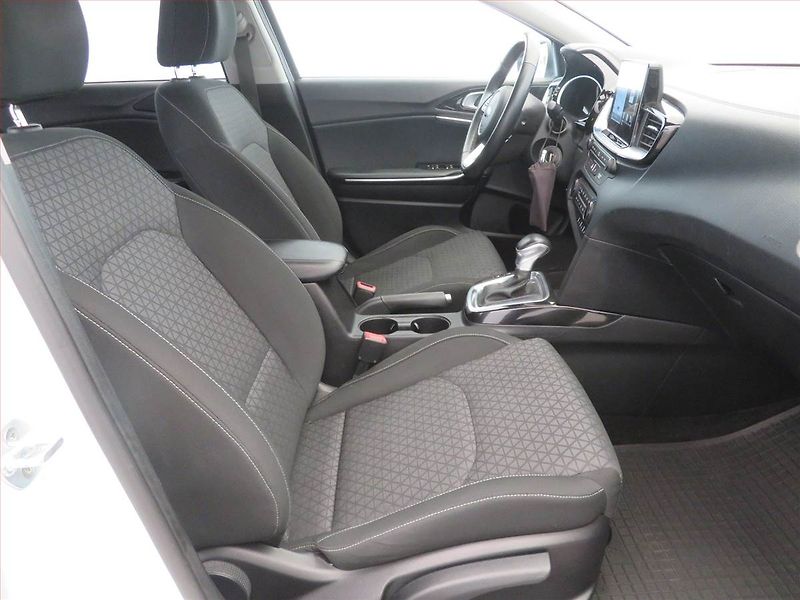 Kia Ceed (2018) 1.6 CRDi, Automat, Serv.kniha - fotka 9 z 18