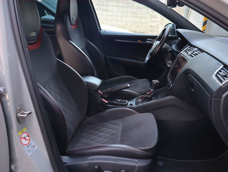 Škoda Octavia (2019) RS 2.0 TSI - fotka 9 z 27