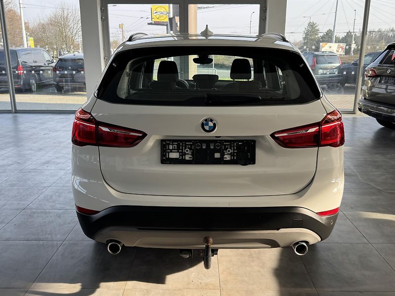 BMW X1 (2019) xDrive 18d AUT. LED NAVI TAŽNÉ - fotka 6 z 28