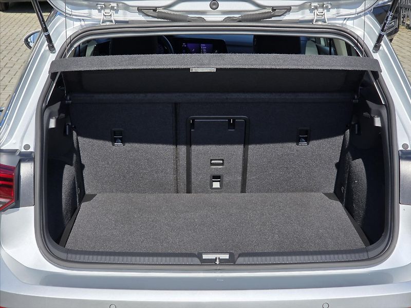 Volkswagen Golf 1,5 TSi 96kW Life ČR 1.maj Neh - fotka 11 z 22