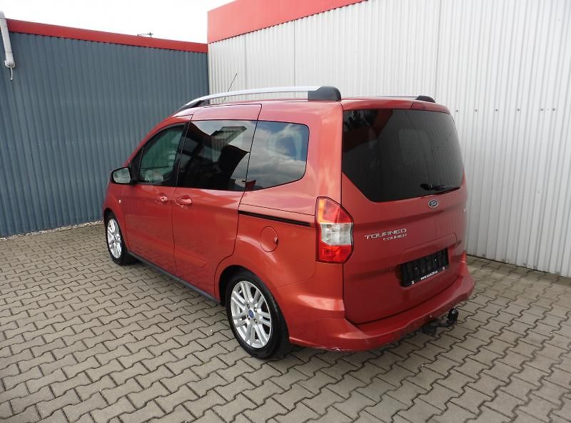 Ford Tourneo Courier 1,0 EcoBoost 74 kW - fotka 5 z 12