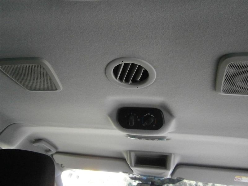 Ford Tourneo Custom 2,2 TDCI EUROLINE 114 KW - fotka 14 z 27