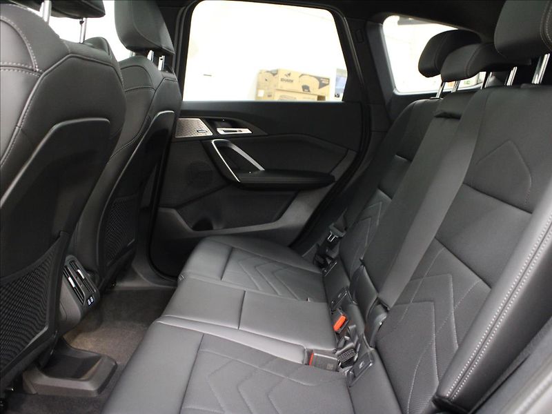 BMW X1 2,0 xDrive 23i M-paket zánovní - fotka 14 z 34