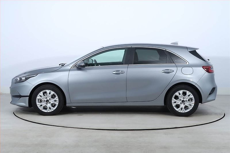 Kia Ceed (2021) 1.5 T-GDI - fotka 3 z 21