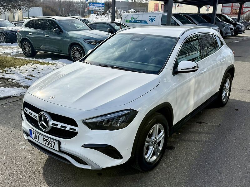 Mercedes-Benz GLA (2025) 220 4MATIC - fotka 38 z 40