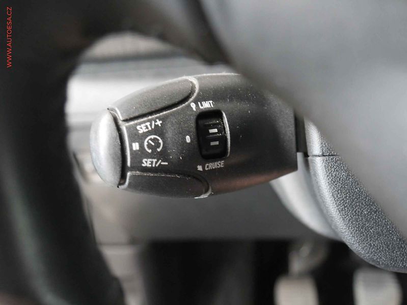 Peugeot 2008 (2018) 1.2PT, 2.maj,ČR, servis - fotka 14 z 17