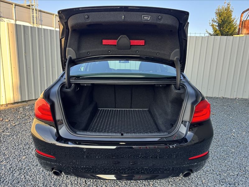 BMW Řada 5 3,0 d,xDrive,195kW,2.maj.,ČR - fotka 13 z 50