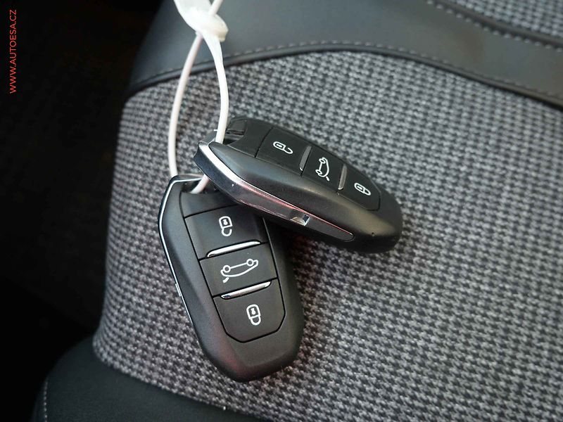 Peugeot 5008 (2019) 1.5 HDi, 1.maj,ČR, Allure - fotka 25 z 25