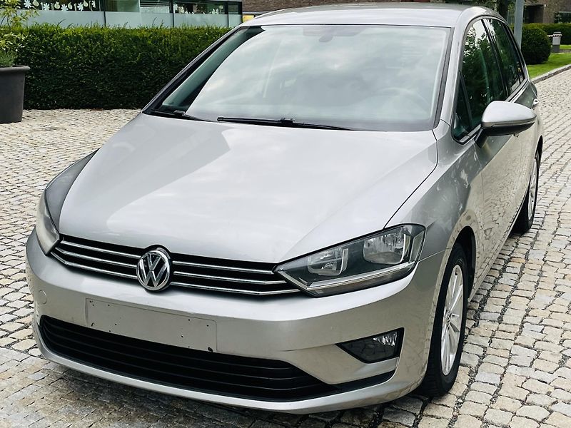 Volkswagen Golf Sportsvan 1.6TDI MANUÁL SENZORY TEMPOMAT - fotka 4 z 40