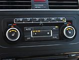 Volkswagen Touran (2012) Comfortline 1.6 TDI, Automat - náhled 19