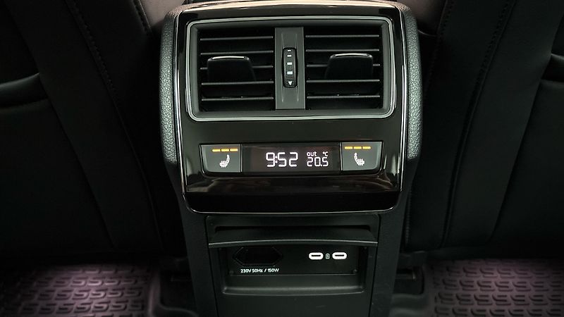 Škoda Superb 2.0 TDI DSG 4x4 L&K Combi - fotka 23 z 32