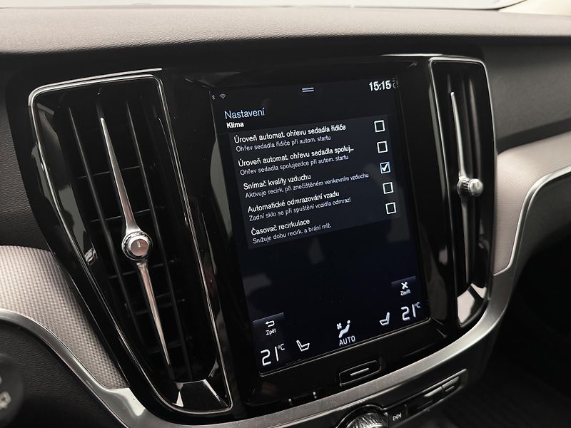 Volvo V60 CC D4 AWD MOMENTUM REZERVACE - fotka 37 z 43
