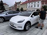Sraz elektromobilů na náměstí ve Valašském Meziříčí, 5. srpna 2023.