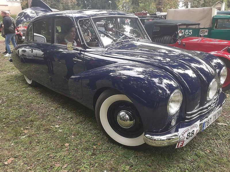 Milovníci historických automobilů i motocyklů si první říjnovou sobotu přišli na své při tradičním závodu Brno-Soběšice.