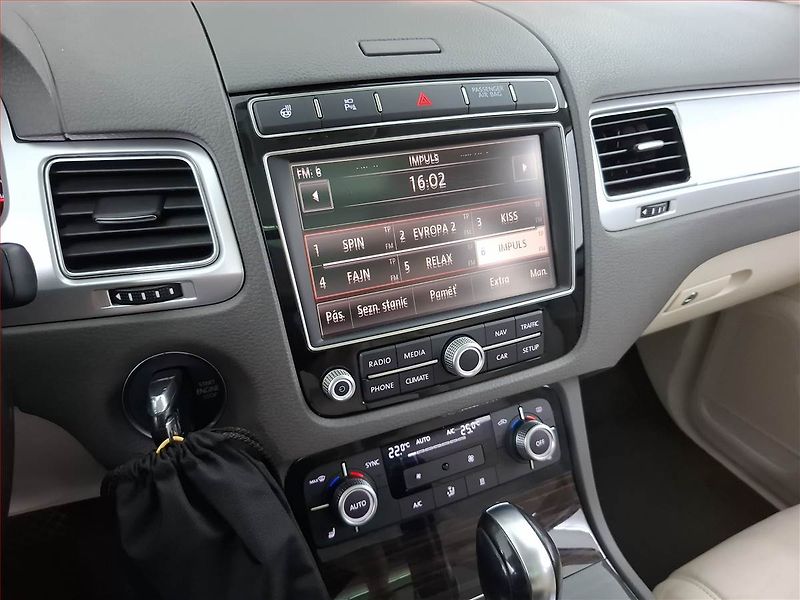 Volkswagen Touareg (2015) 3.0 TDI - fotka 12 z 27