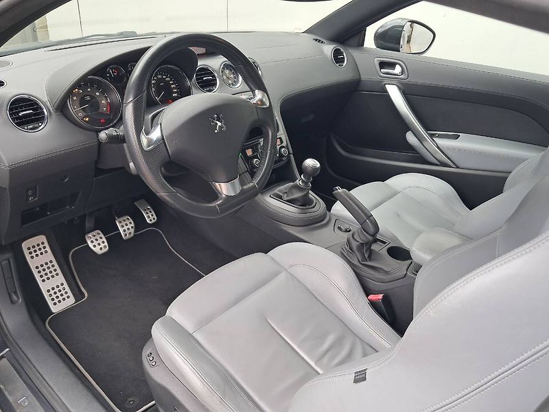 Peugeot RCZ (2010) 1.6 16V THP / 115 kW M6 - fotka 13 z 22